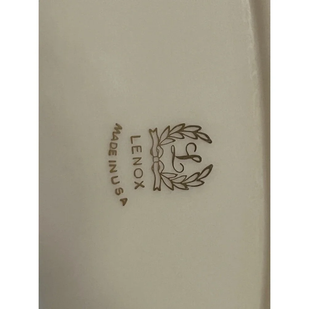 Lenox Porcelain Cream Color Butter Dish With 24K Gold Trim - Picture 4 of 4